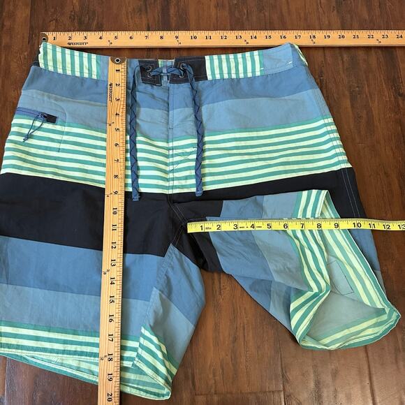 PATAGONIA Wavefarer Shorts Pigeon Blue Striped Surfing Boardshorts - Picture 10 of 10